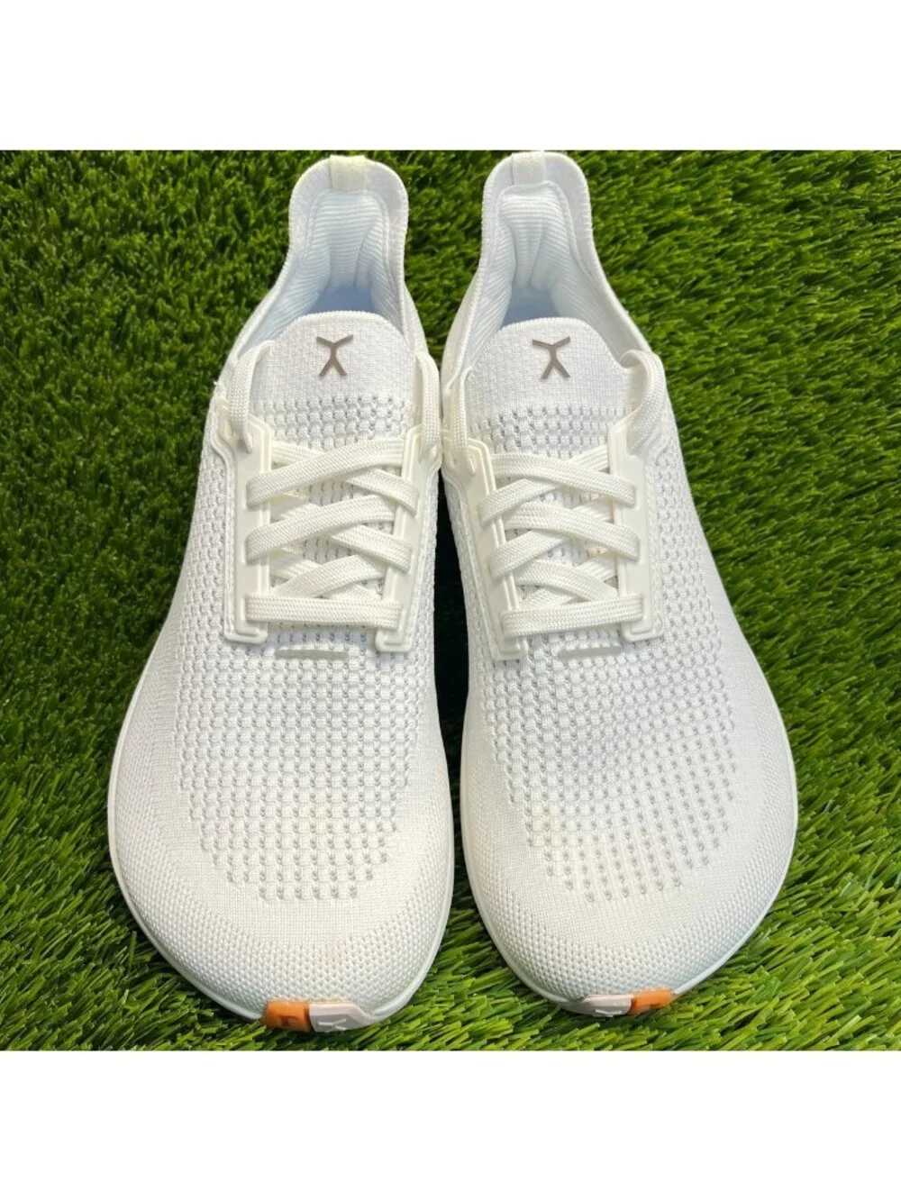 Flux Adapt Runner White Gum Womens Size 7.5 Athletic Walking Knit Shoes Sneakers